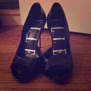 Elle Black open toe pumps 9M